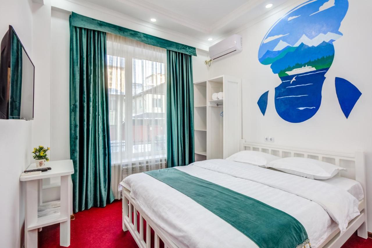 White Hotel & Hostel Bishkek Luaran gambar