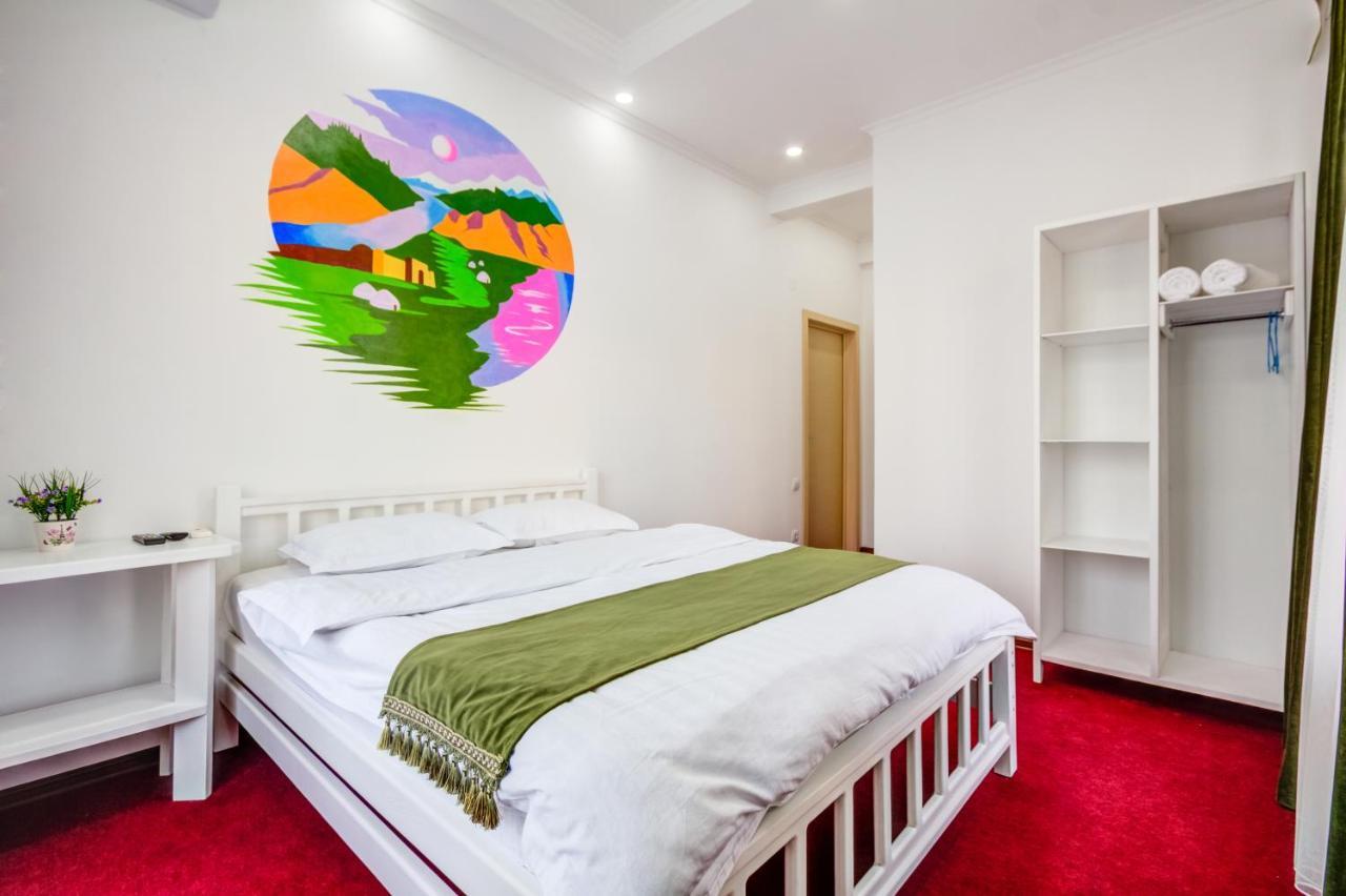 White Hotel & Hostel Bishkek Luaran gambar