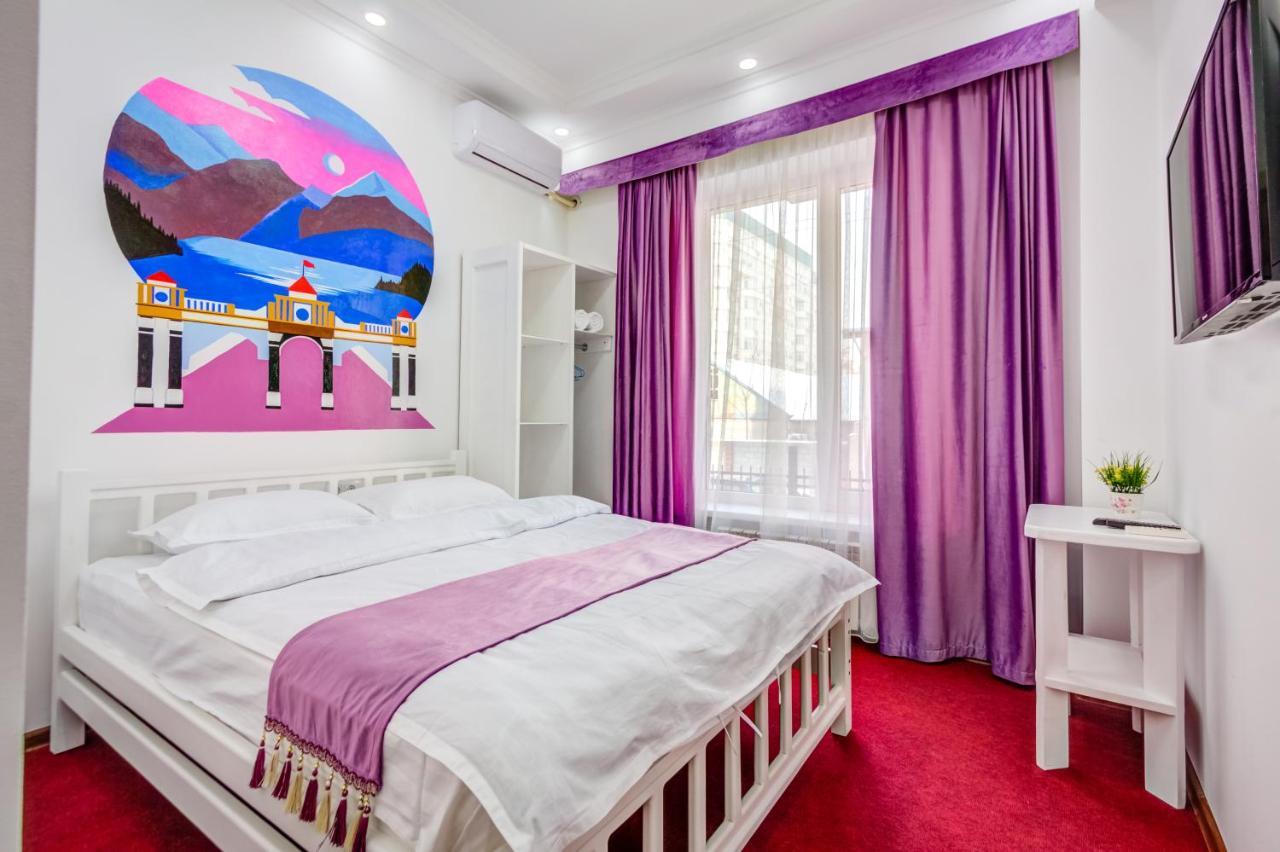 White Hotel & Hostel Bishkek Luaran gambar